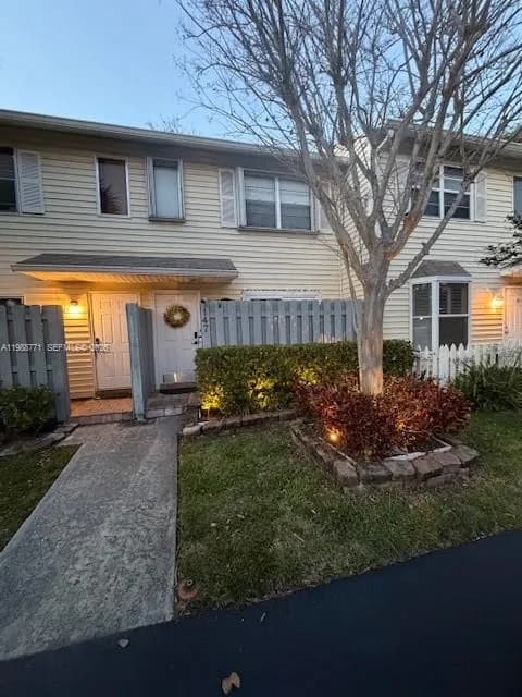 147 SW 3rd St, Pompano Beach FL 33060