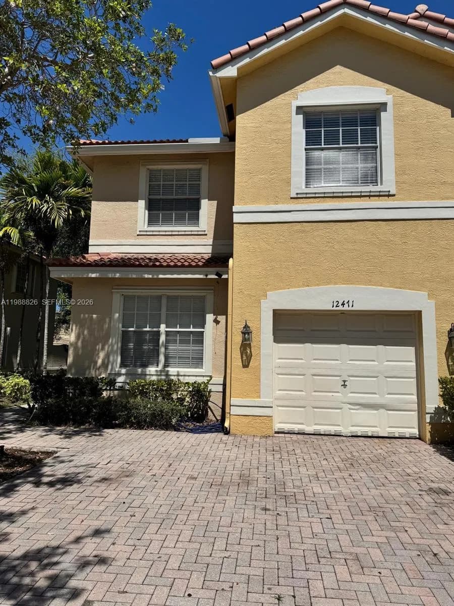 12471 SW 42nd St, Miramar FL 33027