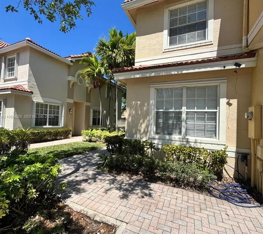 12471 SW 42nd St, Miramar FL 33027