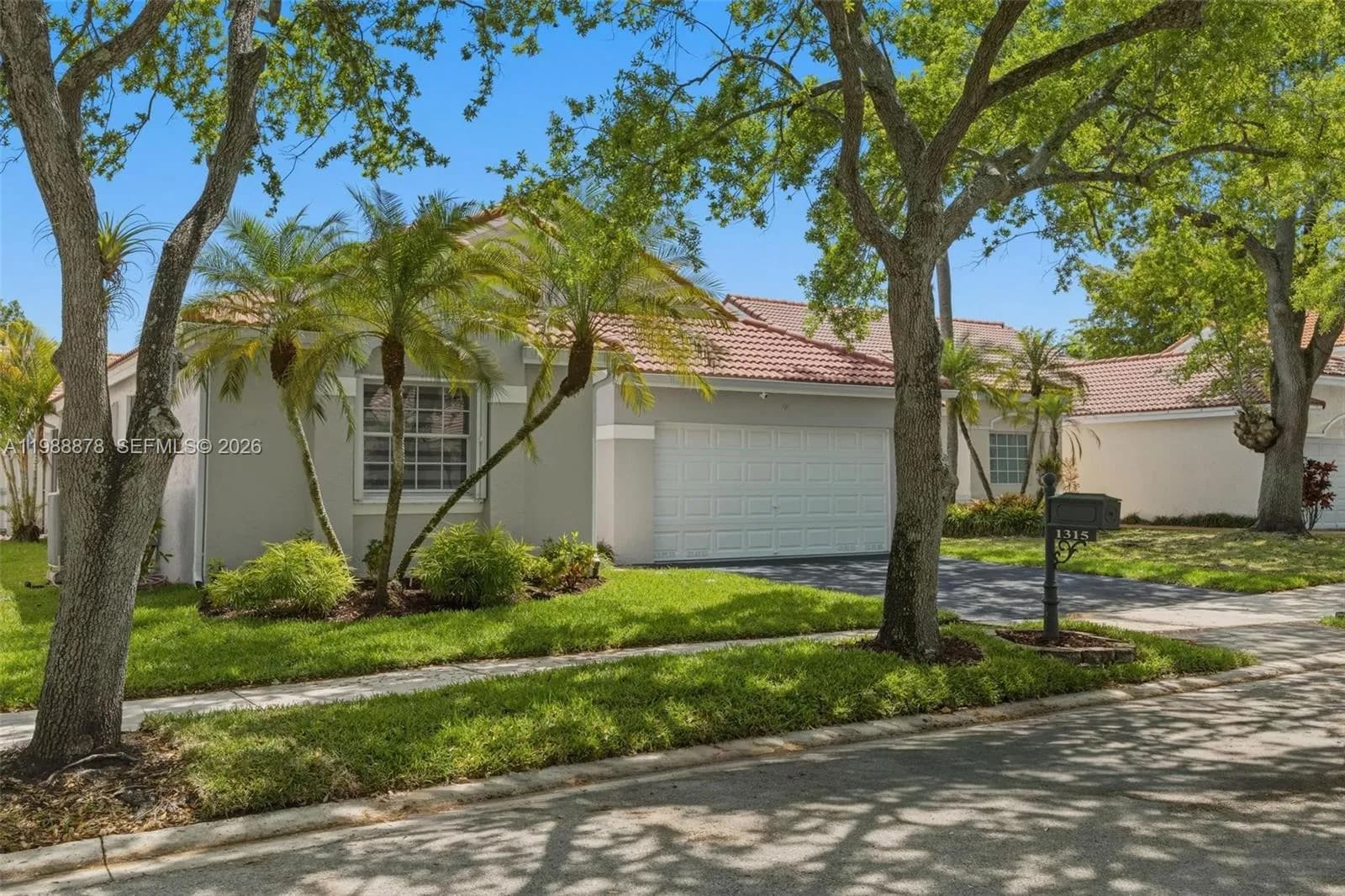 1315 Bayview Cir, Weston FL 33326