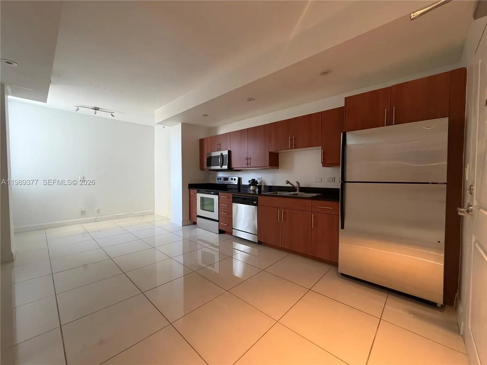 1 bedroom 1 bath for sale at 111 E Flagler St # 606, Miami FL 33131