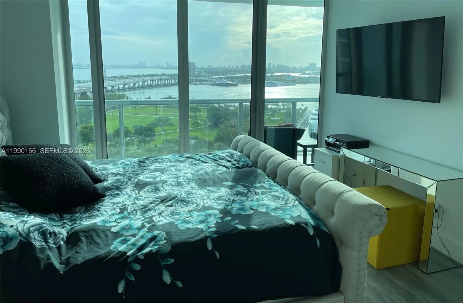 1 bedroom 1 bath for sale at 888 Biscayne Blvd # 1810, Miami FL 33132