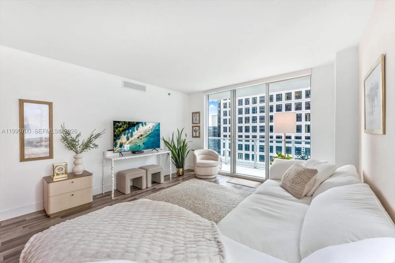 2 bedroom 2 bath for sale at 500 Brickell Ave # 1810, Miami FL 33131