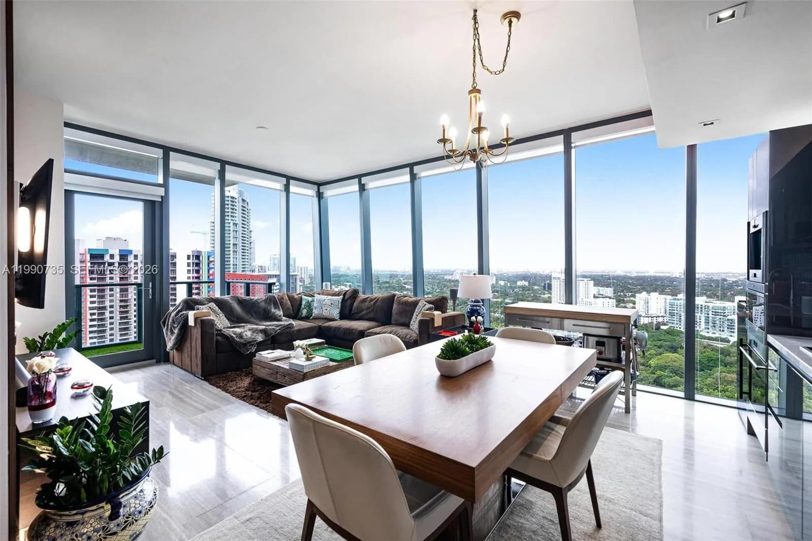 1 bedroom 1 bath for sale at 1451 Brickell Ave # 2704, Miami FL 33131