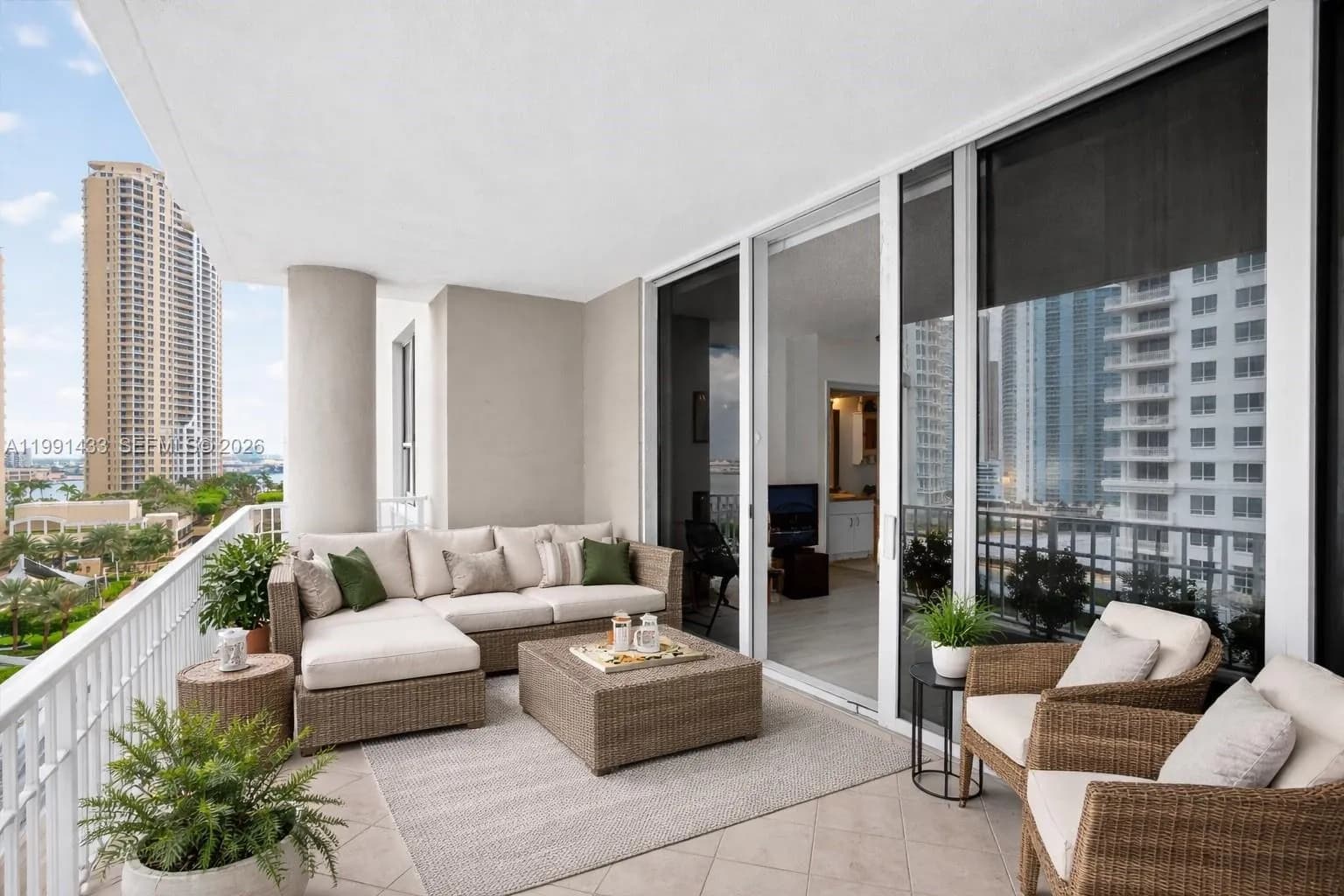 1 bedroom 1 bath for sale at 701 Brickell Key Blvd # 1108, Miami FL 33131