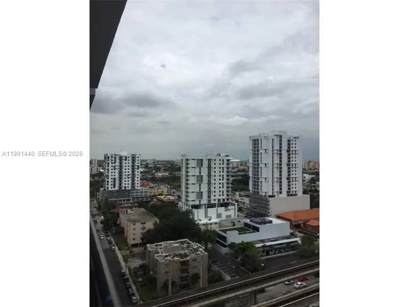 1 bedroom 1 bath for sale at 999 SW 1STREET # 1515, Miami FL 33130