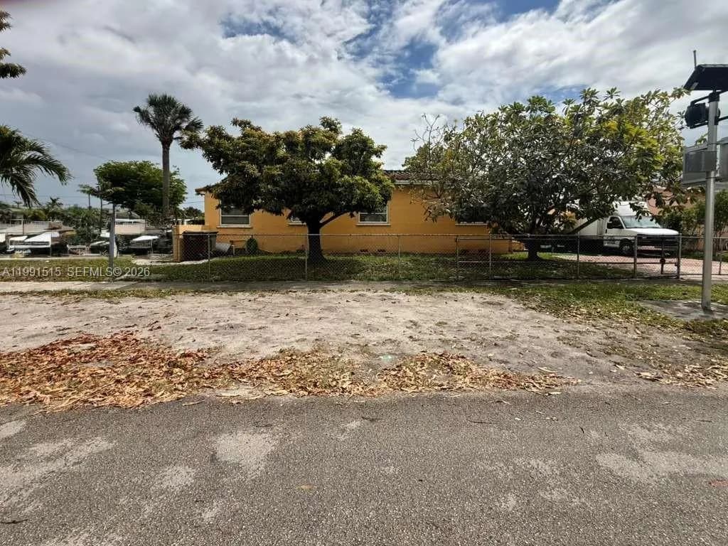 4470 W 1st Ave, Hialeah FL 33012