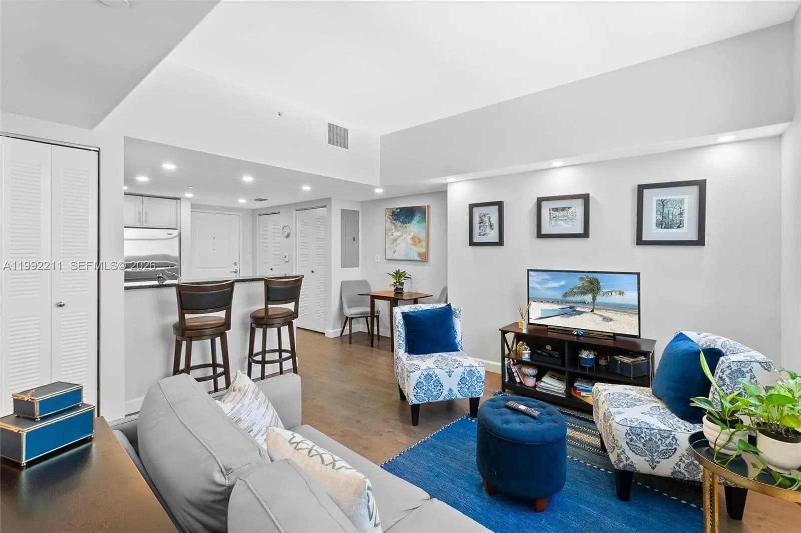 2 bedroom 1 bath for sale at 111 E Flagler St # 909, Miami FL 33131