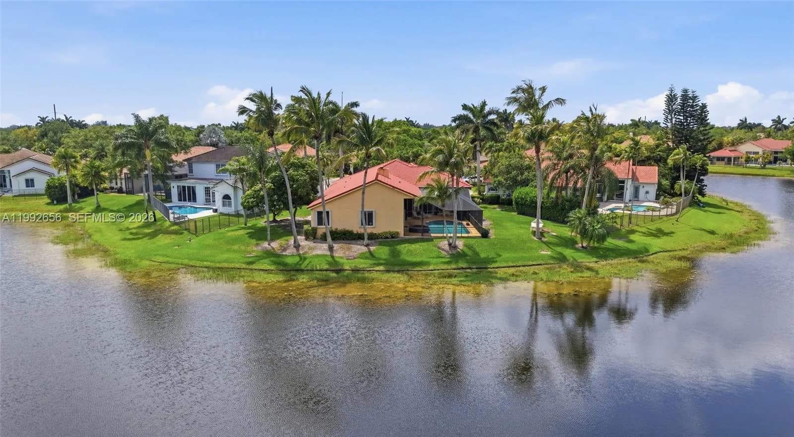 3038 Lakewood Dr, Weston FL 33332