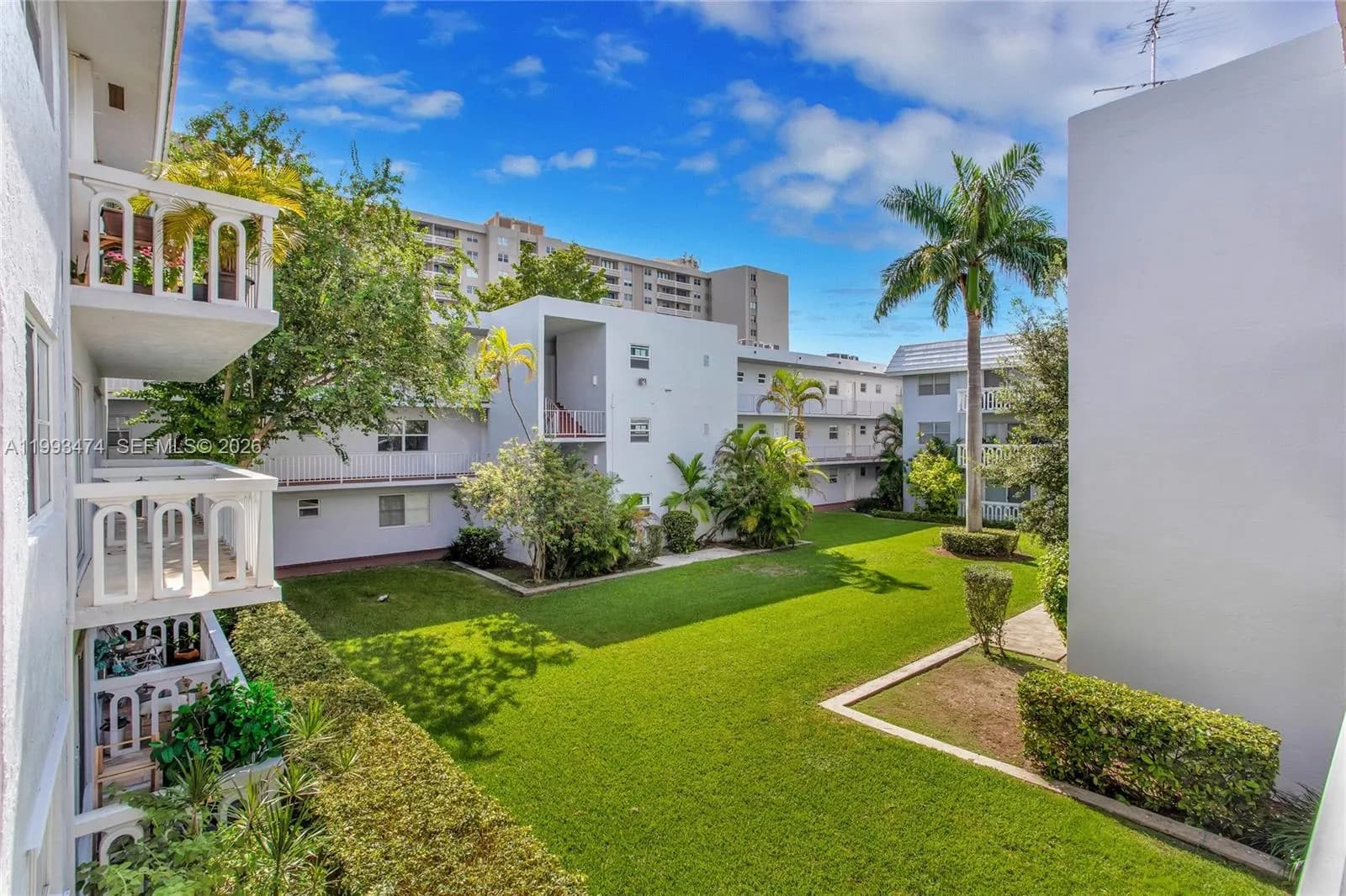 100 Edgewater Dr # 207, Coral Gables FL 33133