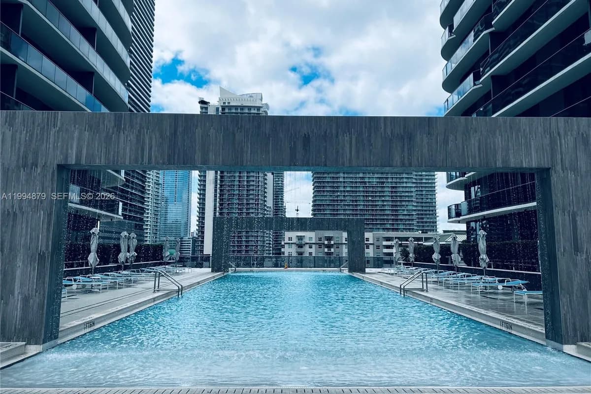 45 SW 9th St # 2004, Miami FL 33130
