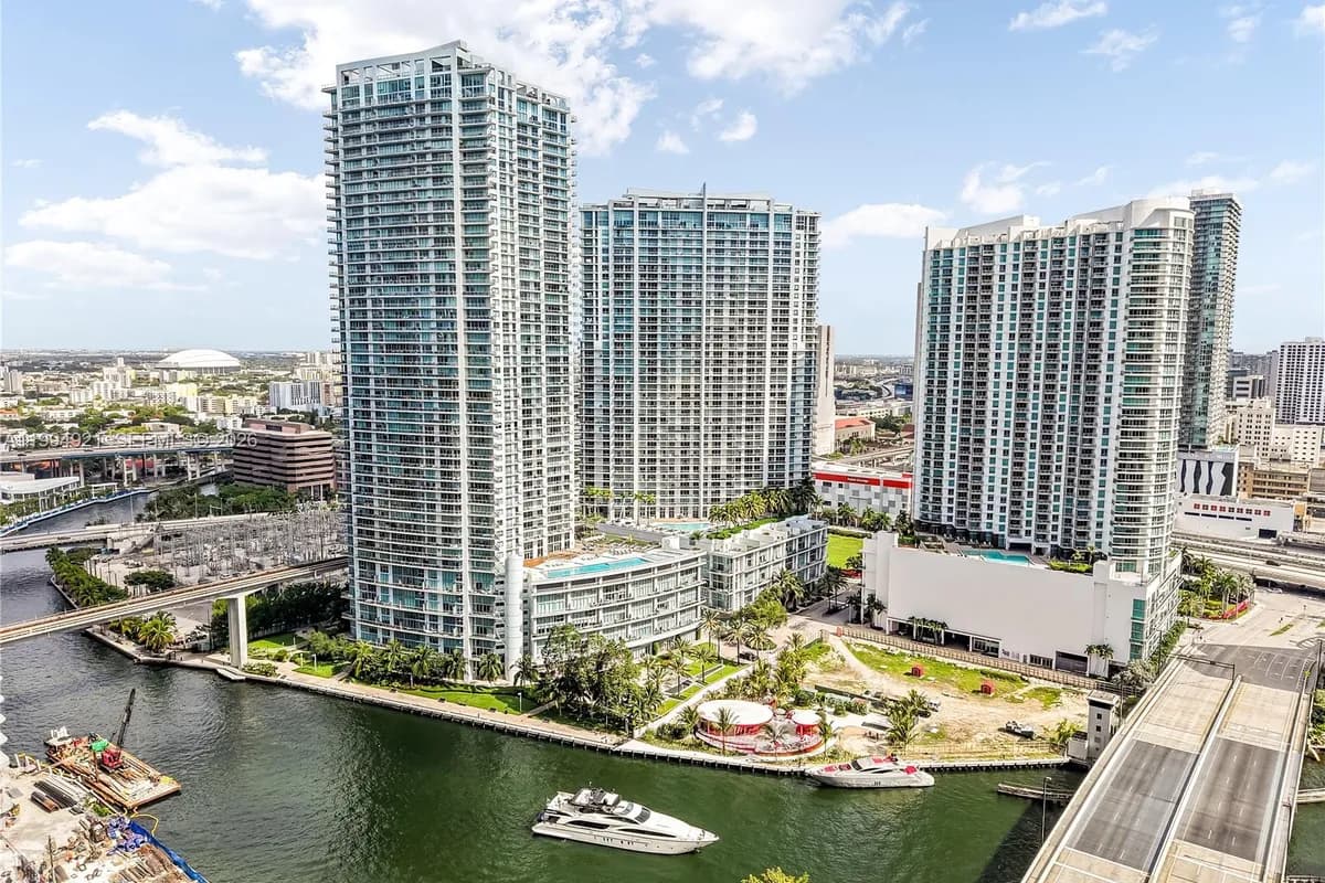 90 SW 3rd St # 3003, Miami FL 33130