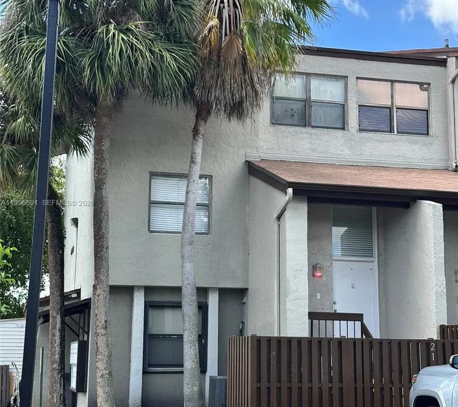 10000 NW 9th St Cir # 21, Miami FL 33172
