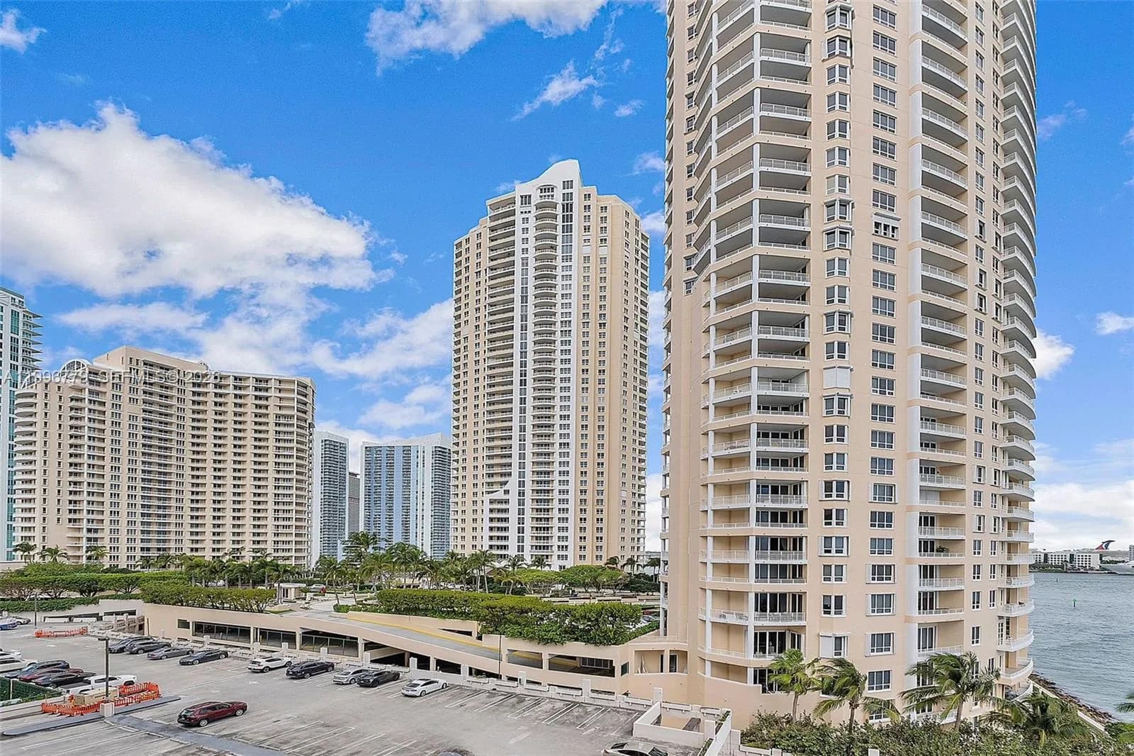 1 bath for sale at 540 Brickell Key Dr # 928, Miami FL 33131
