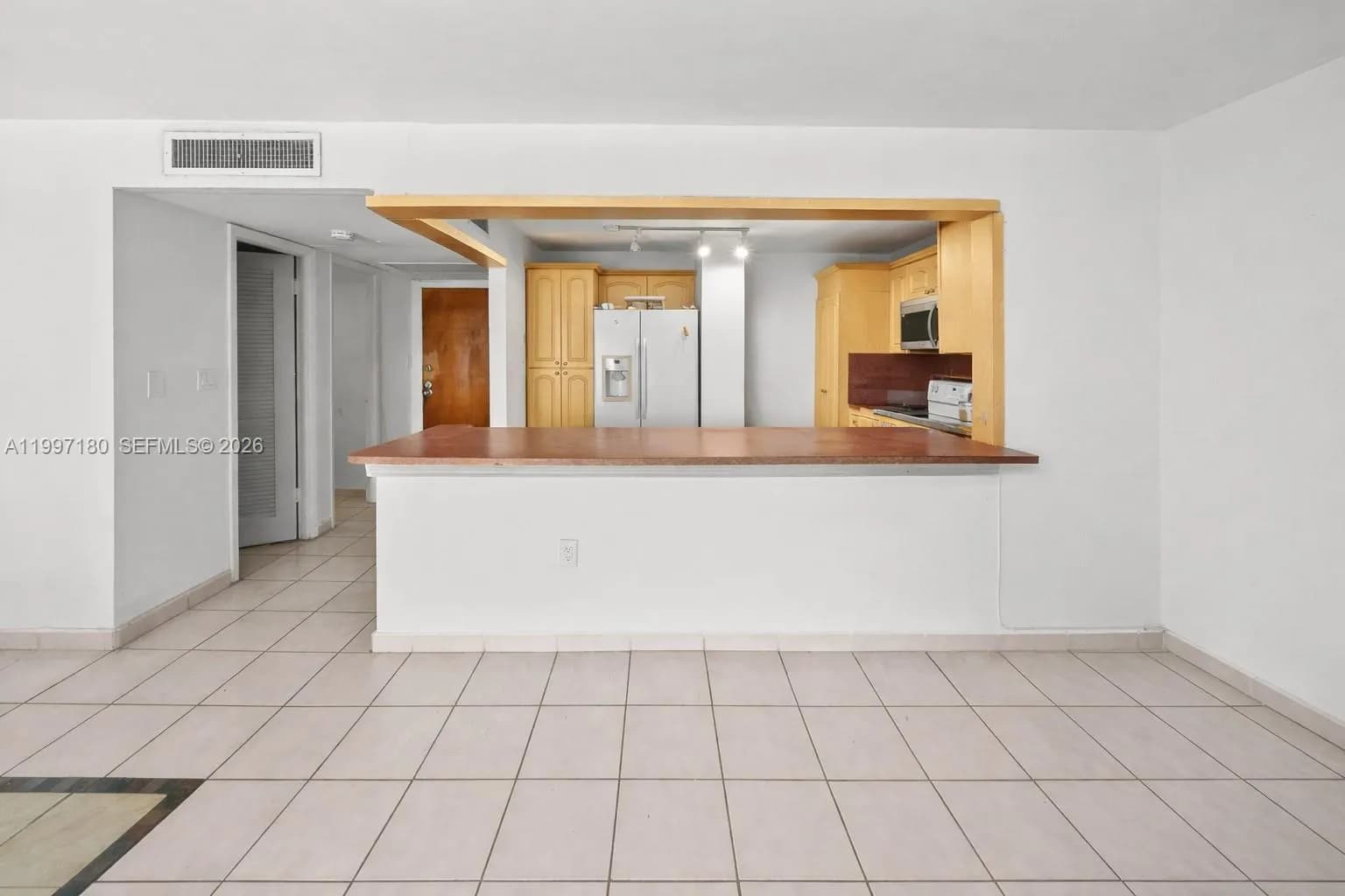 1 bedroom 1 bath for sale at 6450 Collins Ave # 205, Miami Beach FL 33141