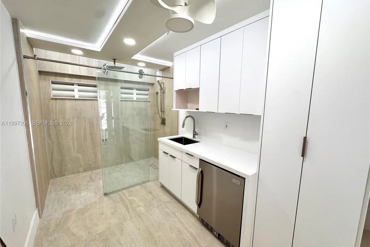 2899 Collins Ave # 6, Miami Beach FL 33140