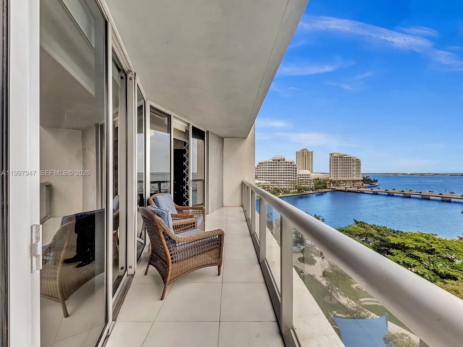 1 bedroom 1 bath for sale at 495 Brickell Ave # 1007, Miami FL 33131