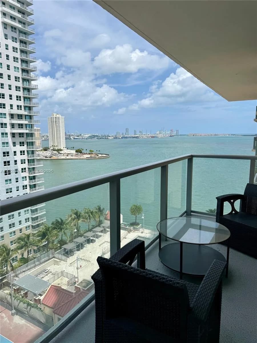 3 bedroom 2 bath for sale at 1155 Brickell Bay Dr # 1702, Miami FL 33131