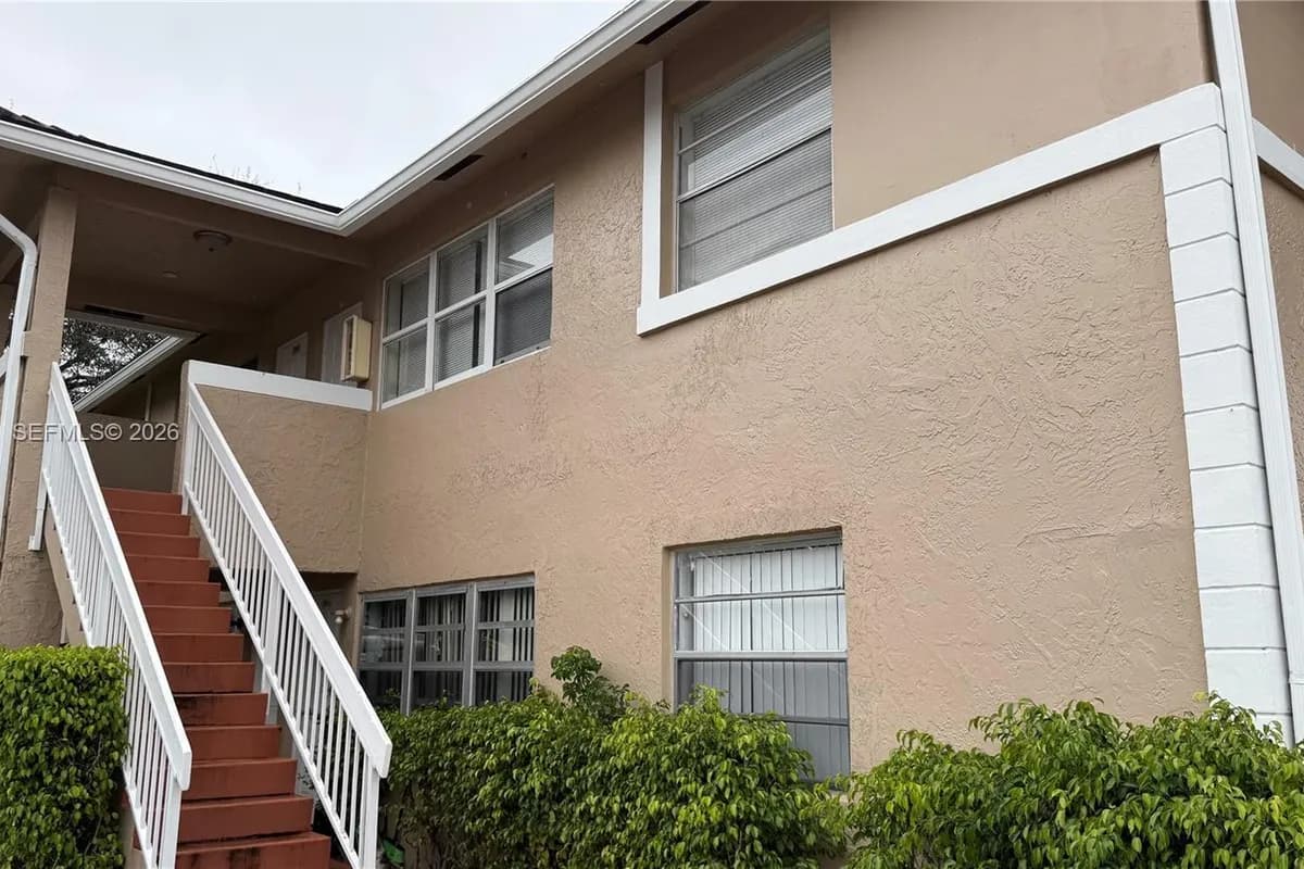 1006 Twin Lakes Dr, Coral Springs FL 33071