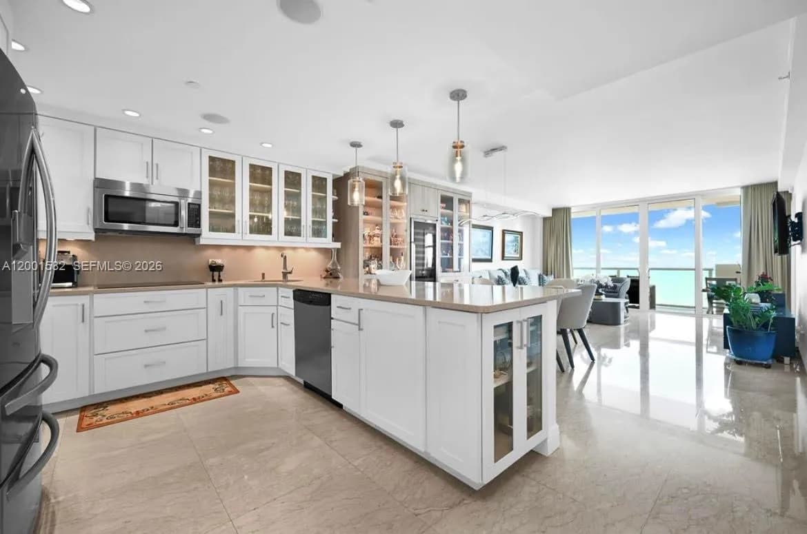 1 bedroom 2 bath for sale at 5601 Collins Ave # 903, Miami Beach FL 33140