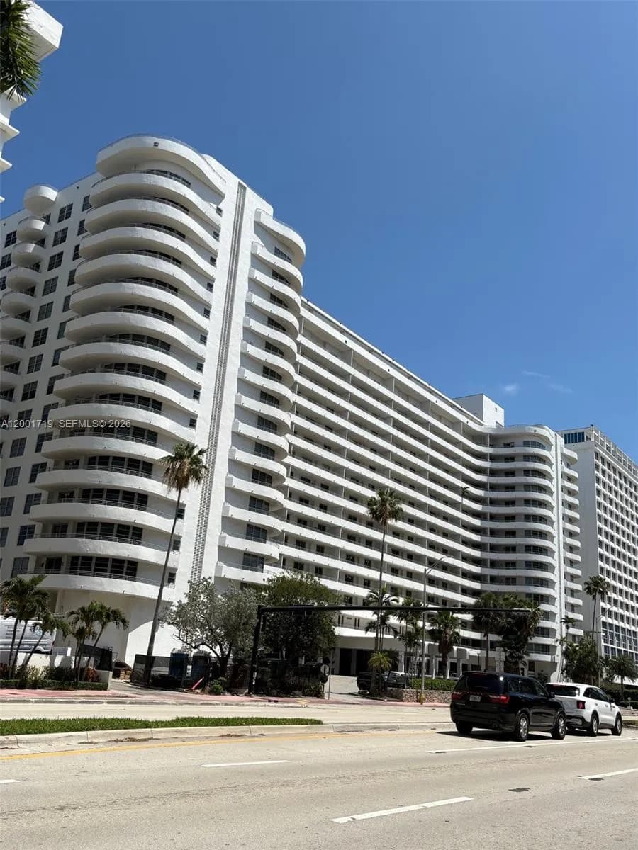 1 bedroom 1 bath for sale at 5555 Collins Ave # 8S, Miami Beach FL 33140