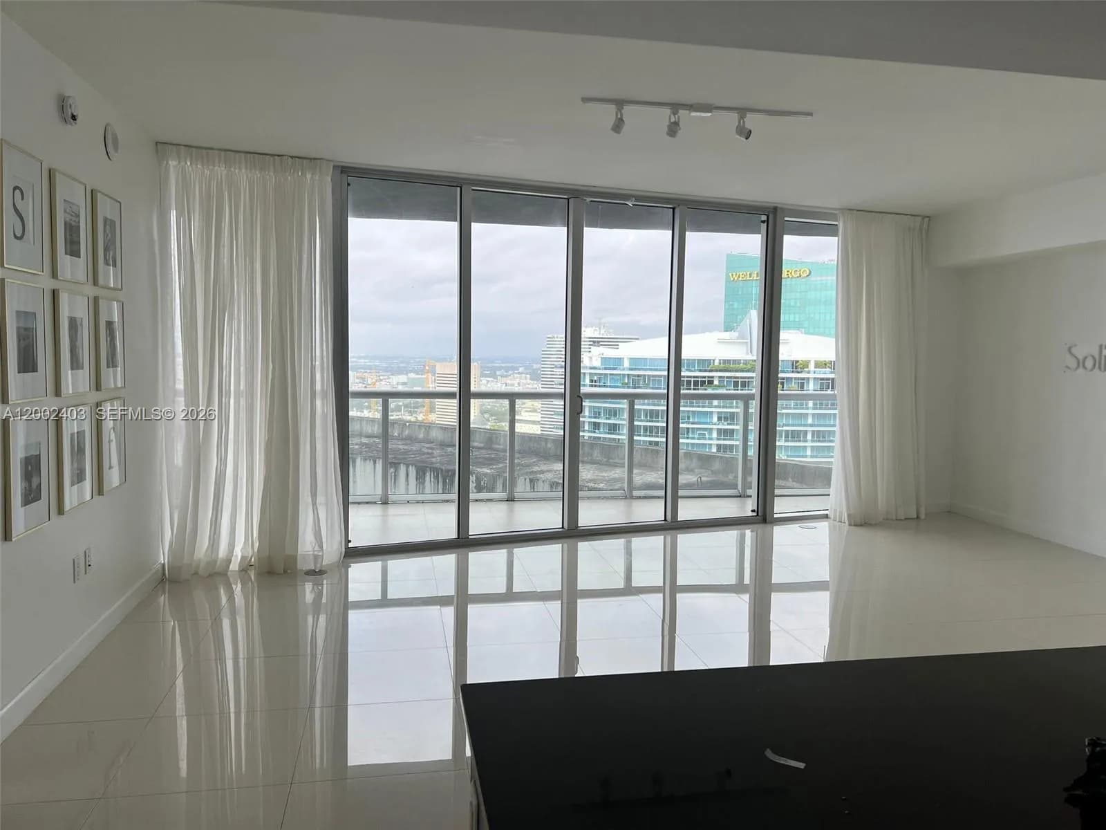 1 bedroom 1 bath for sale at 475 Brickell Ave # 5508, Miami FL 33131