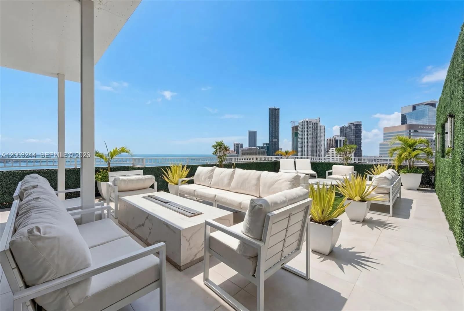 801 Brickell Key Blvd, Miami FL 33131