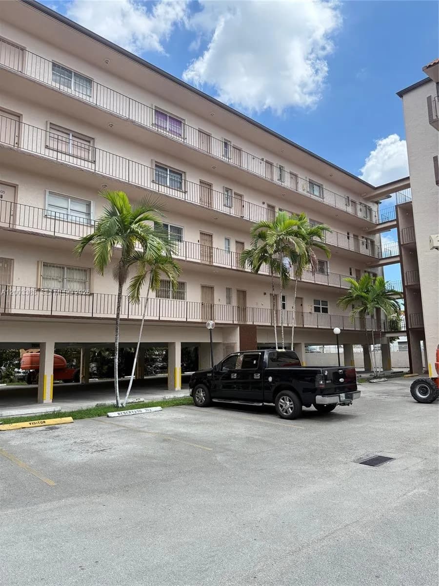 1950 W 54th St # 115, Hialeah FL 33012