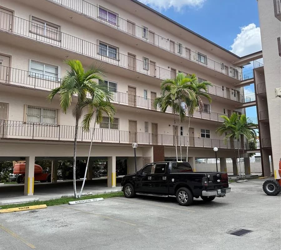 1950 W 54th St # 115, Hialeah FL 33012