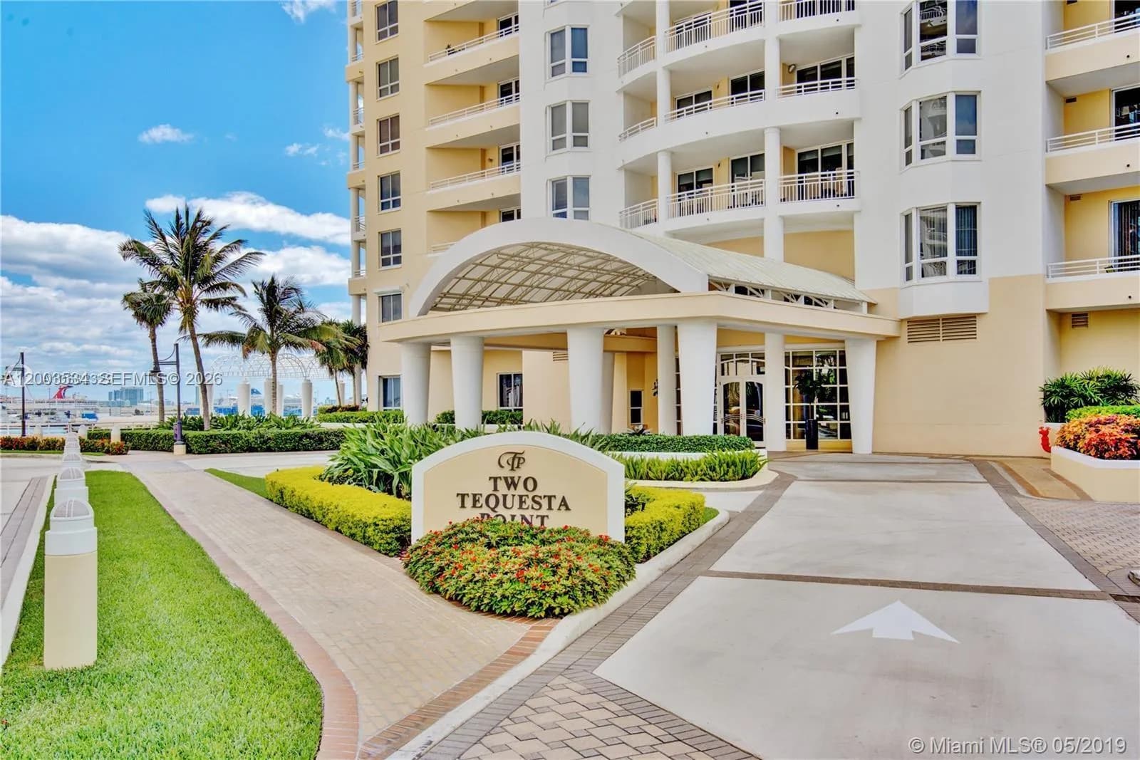 2 bedroom 2 bath for sale at 808 BRICKELL KEY DR # 1205, Miami FL 33131