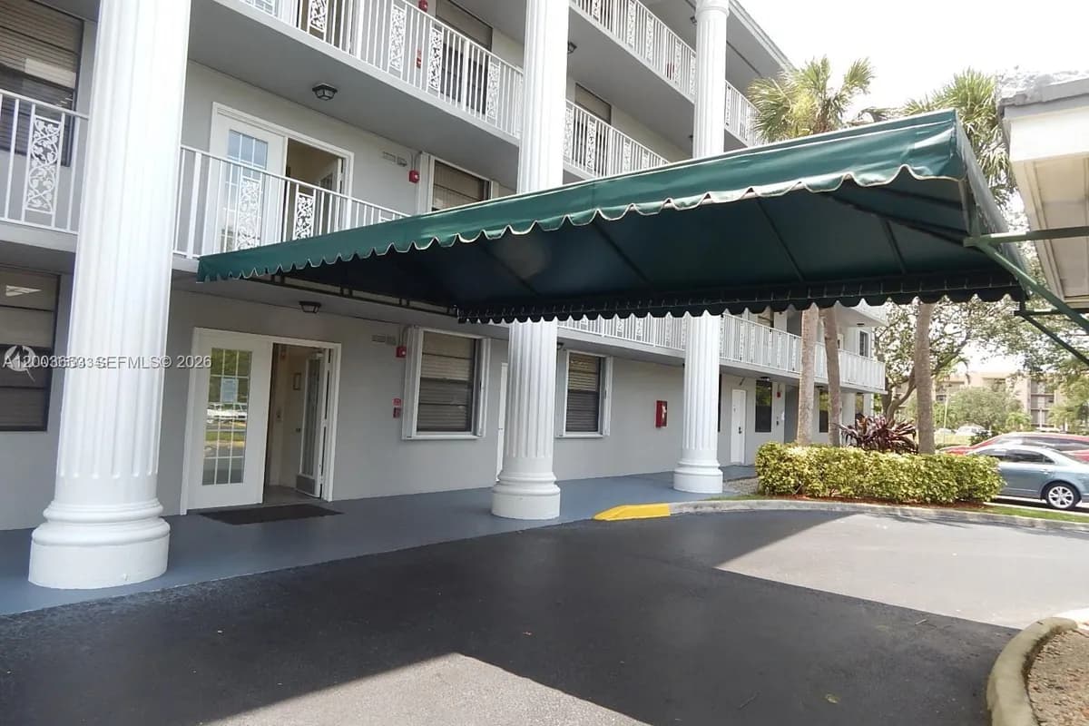 1701 Whitehall Dr # 403, Davie FL 33324