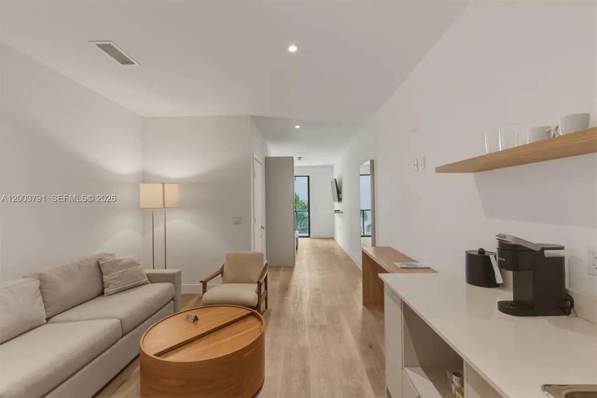 229 SW 9th St # 502, Miami FL 33130