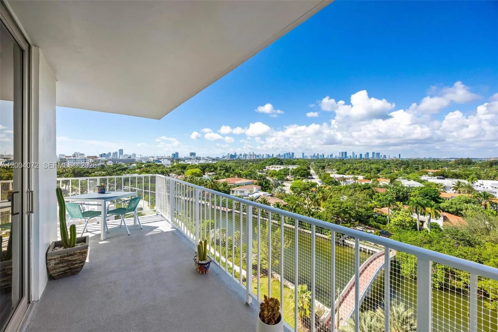 1 bedroom 1 bath for sale at 2829 Indian Creek Dr # 1002, Miami Beach FL 33140