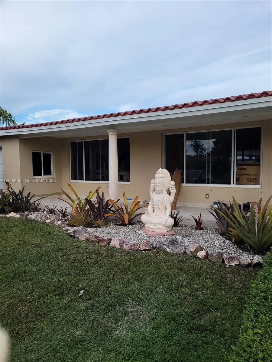 6021 SW 62nd Pl, South Miami FL 33143