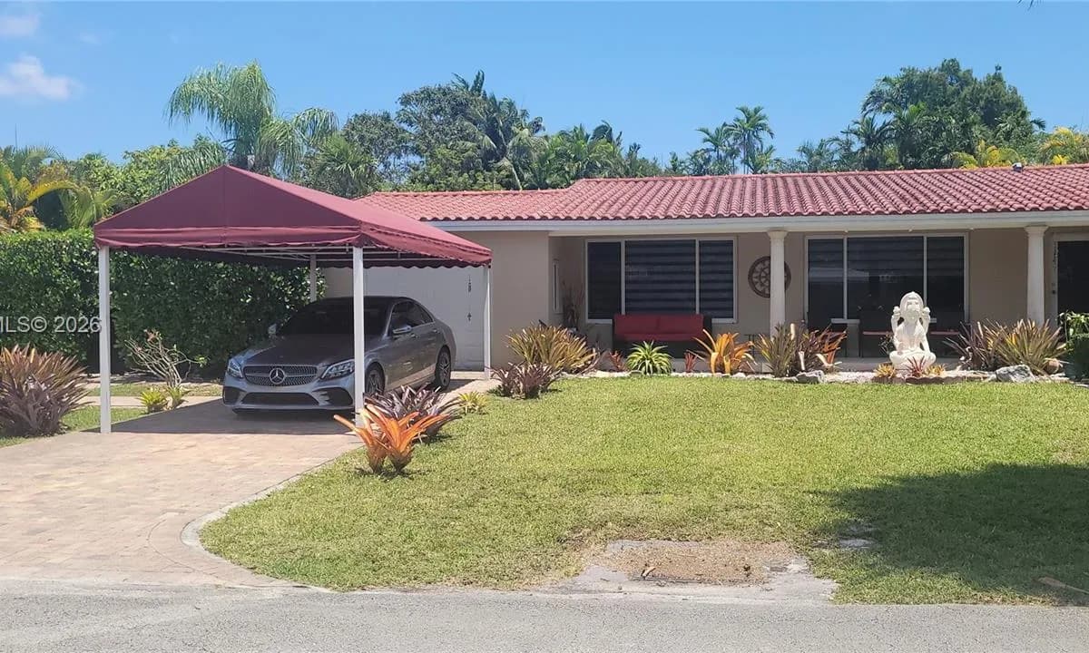 6021 SW 62nd Pl, South Miami FL 33143