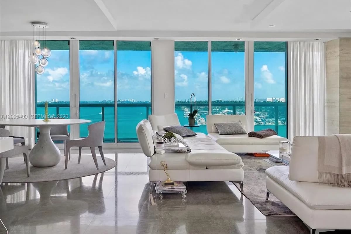 10 Venetian Way # 804, Miami Beach FL 33139