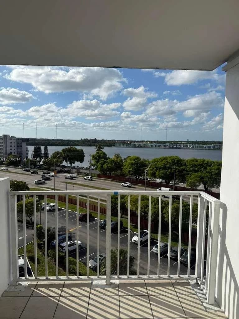 1200 NE Miami Gardens Dr # 812W, Miami FL 33179