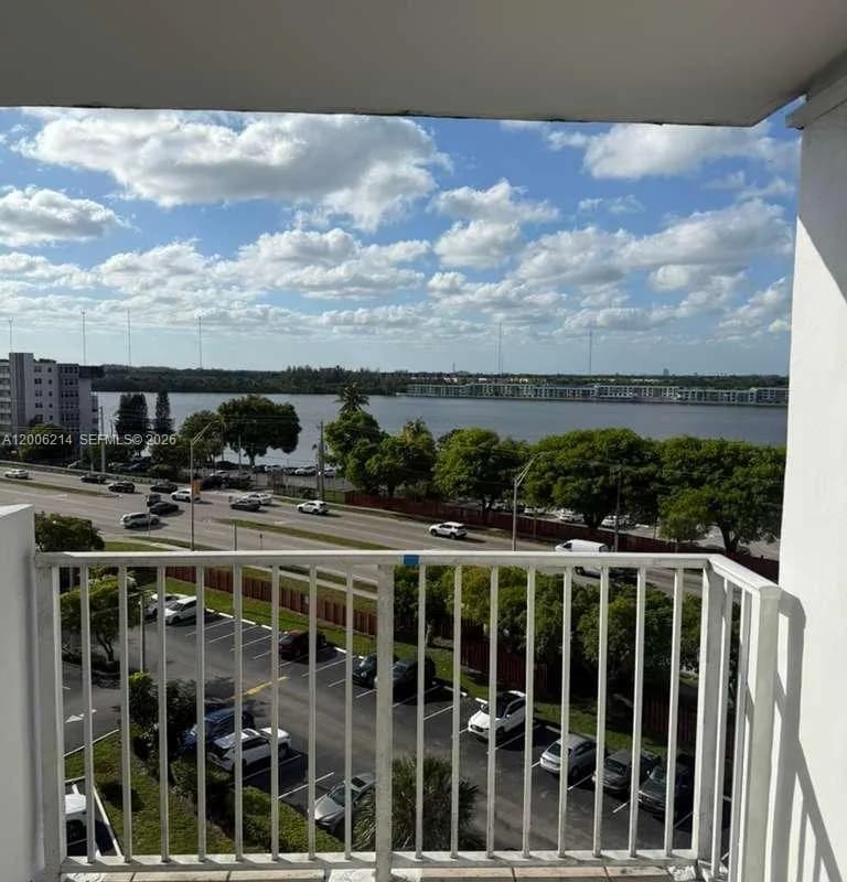 1200 NE Miami Gardens Dr # 812W, Miami FL 33179