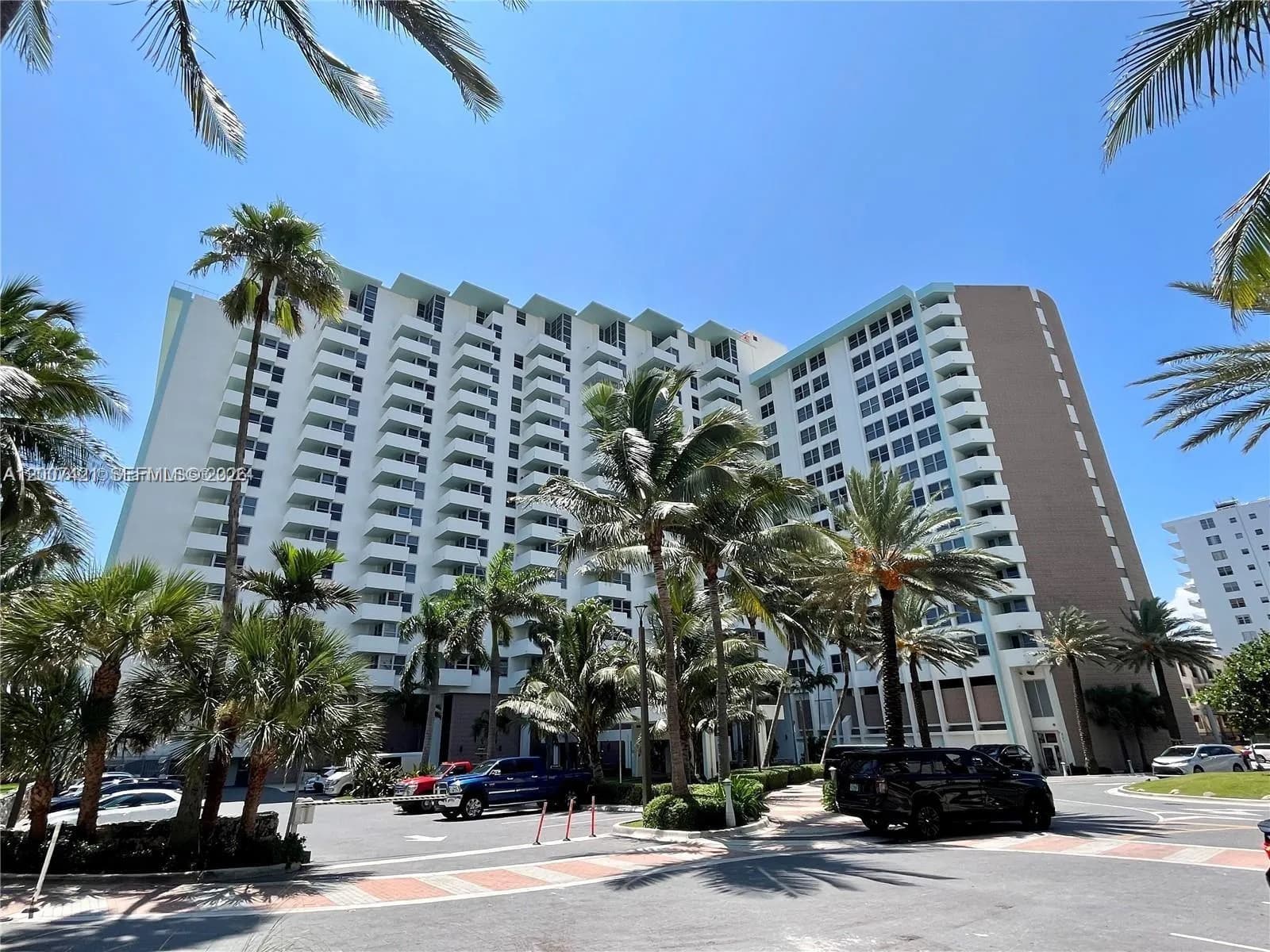 1 bath for sale at 2899 Collins Ave # 1040, Miami Beach FL 33140