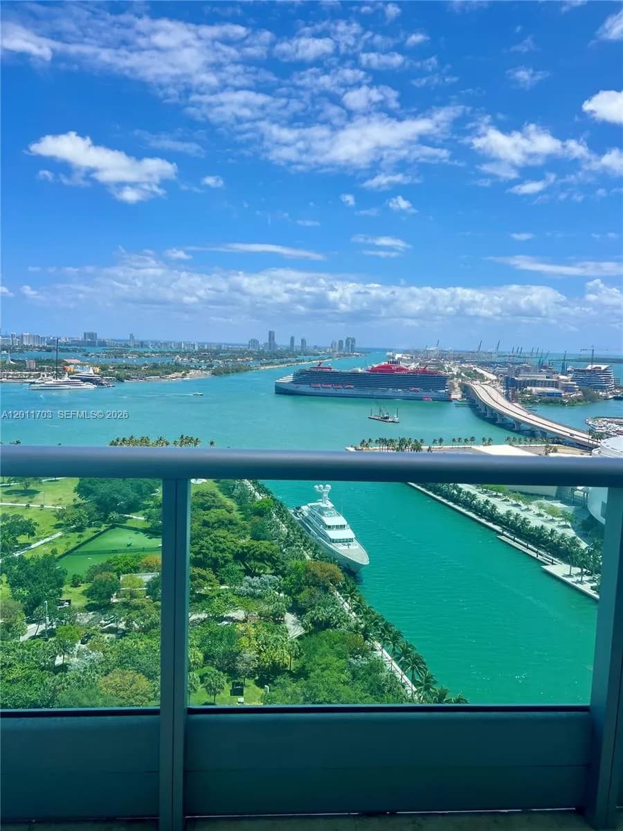 1 bedroom 1 bath for sale at 900 Biscayne Blvd # 2904, Miami FL 33132