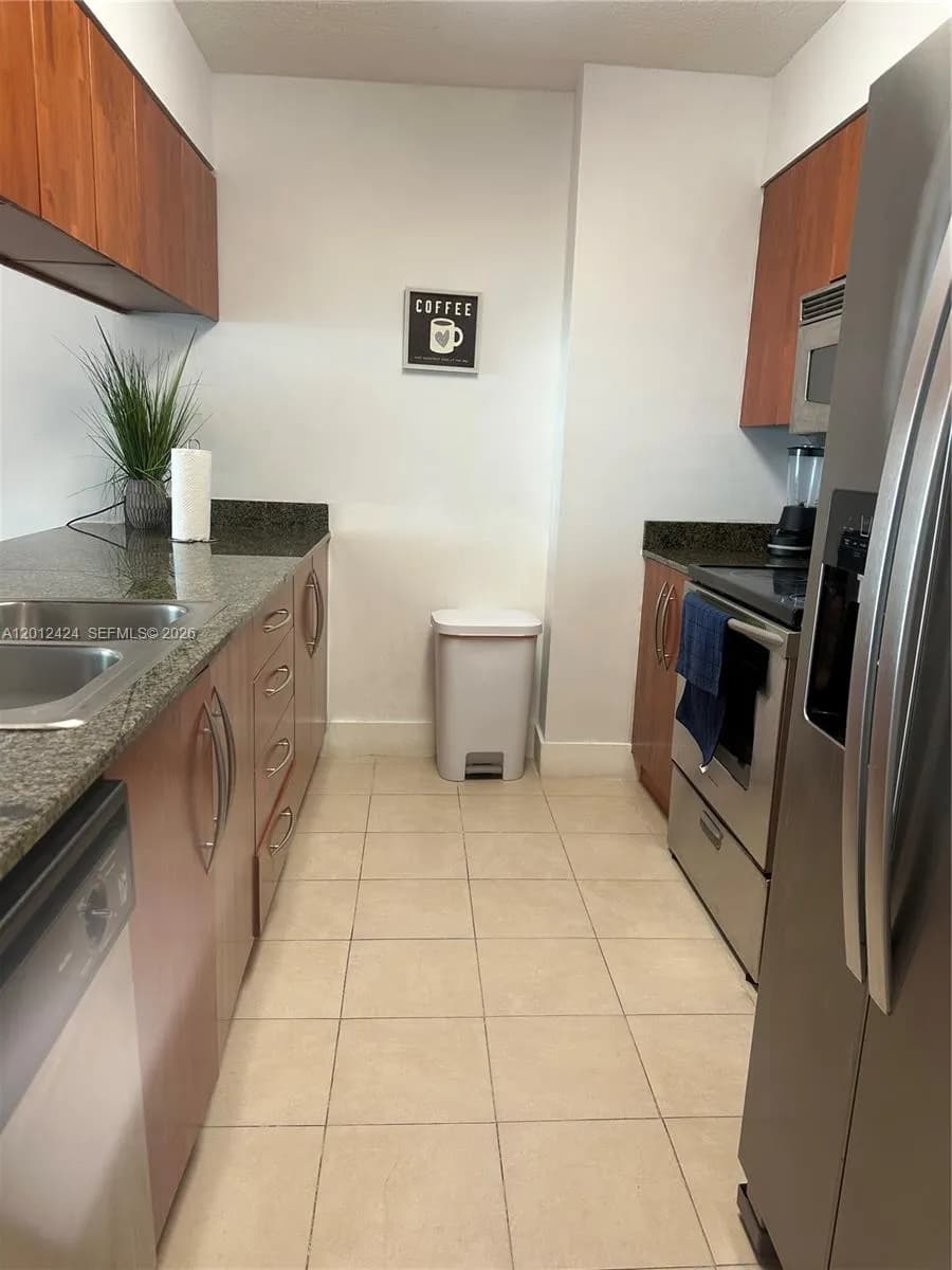 1 bedroom 1 bath for sale at 1200 Brickell Bay Dr # 2304, Miami FL 33131