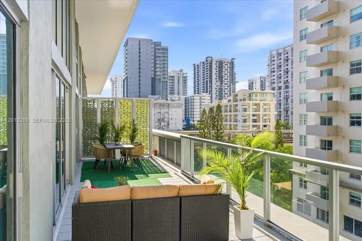 3 bedroom 3 bath for sale at 1111 SW 1st Ave, Miami FL 33130