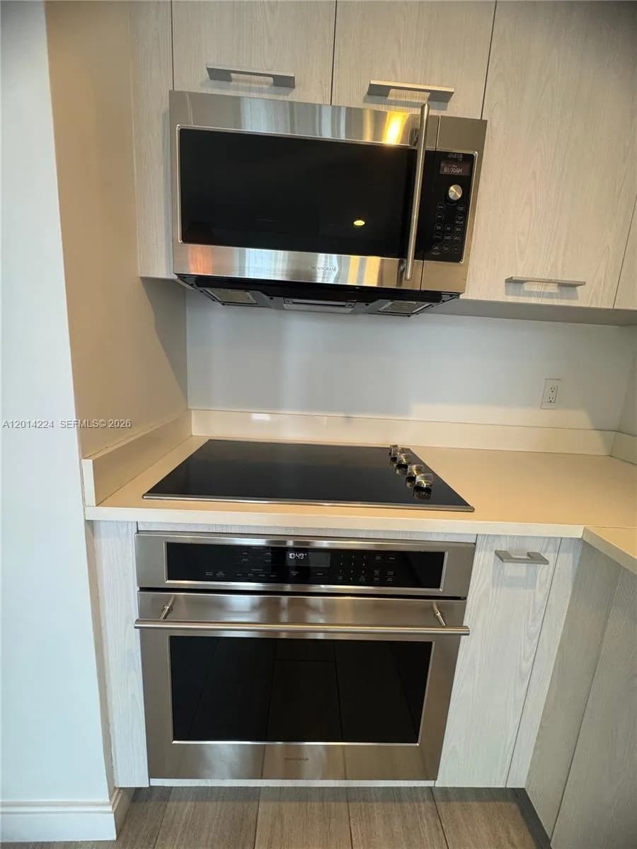45 SW 9th St # 1104, Miami FL 33130