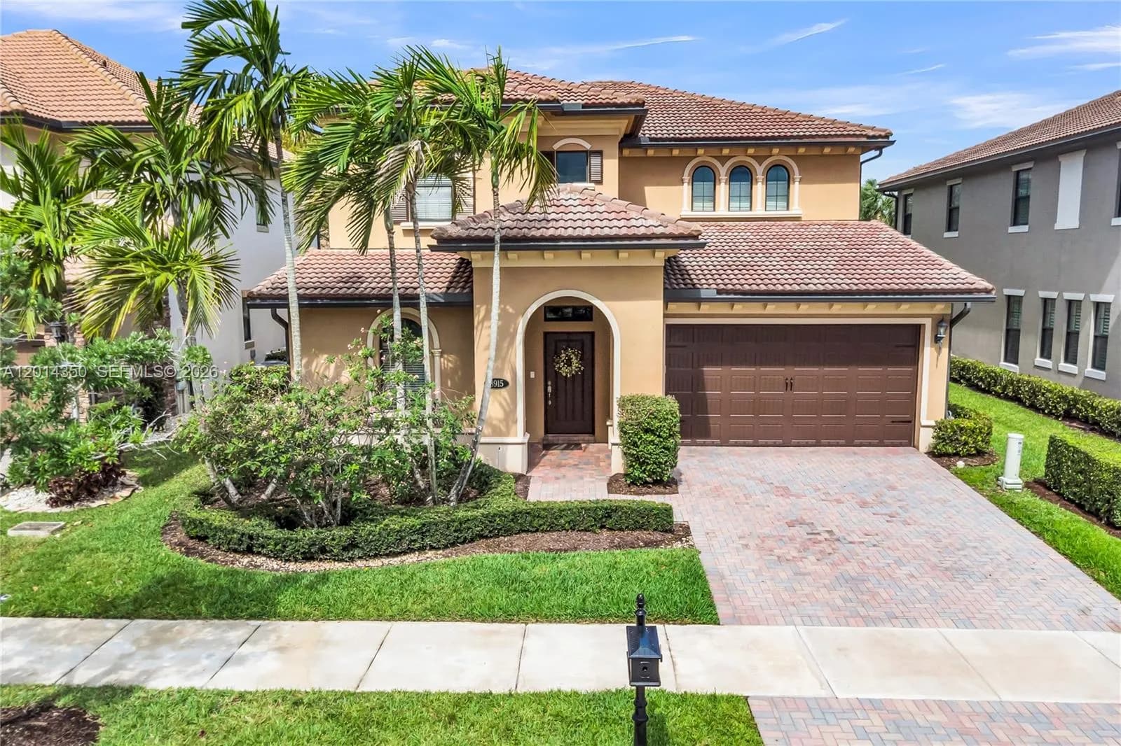 5 bedroom 4 bath Residential for sale at 8915 W Watercrest Cir W, Parkland FL 33076
