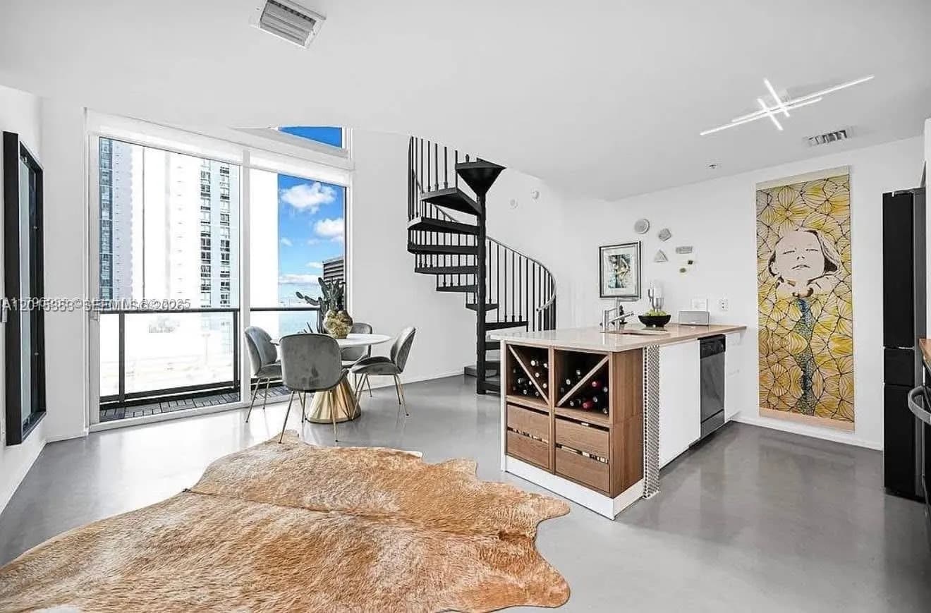 1 bedroom 1 bath for sale at 300 S Biscayne Blvd # 1232, Miami FL 33131
