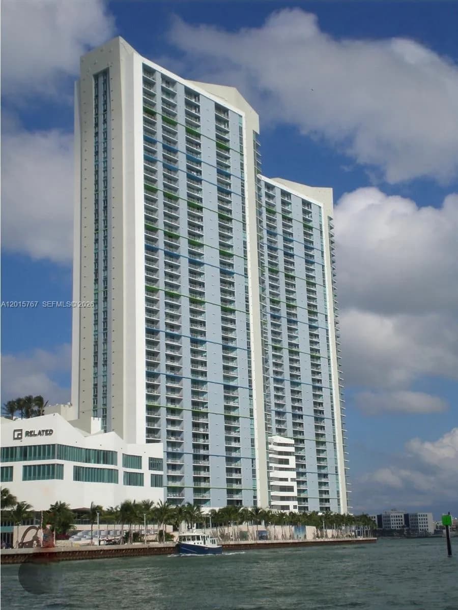 1 bedroom 1 bath for sale at 325 S Biscayne Blvd # 4016, Miami FL 33131