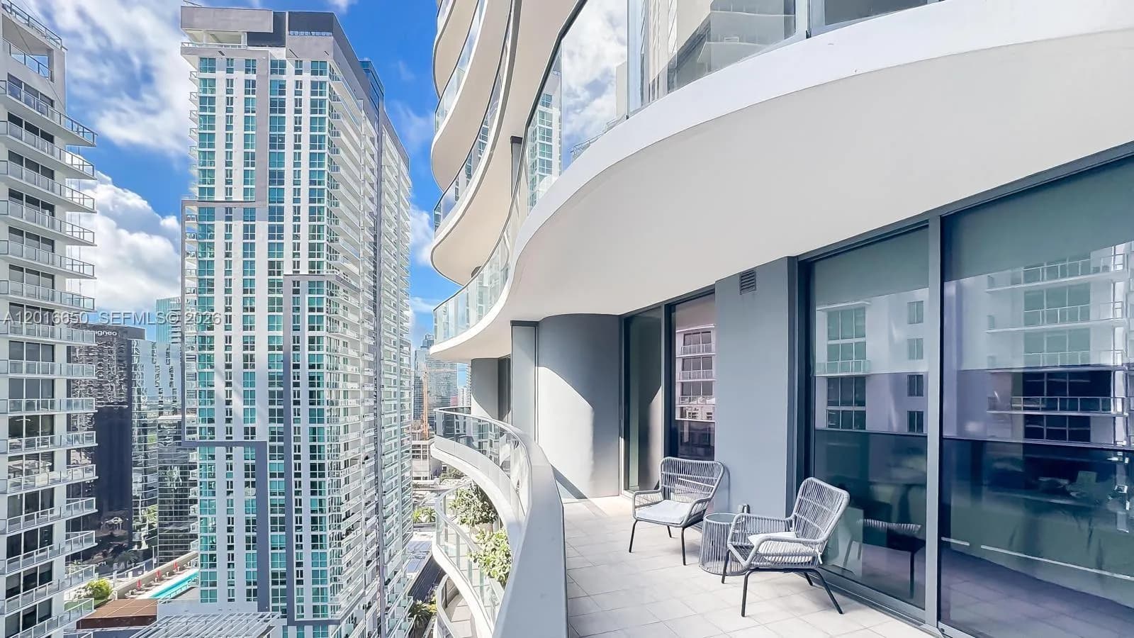1 bedroom 1 bath for sale at 1000 Brickell Plz # 2603, Miami FL 33131