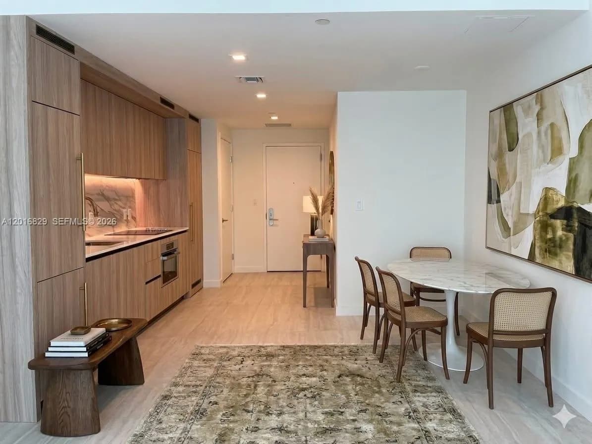 77 SE 5TH ST # 2010, Miami FL 33131