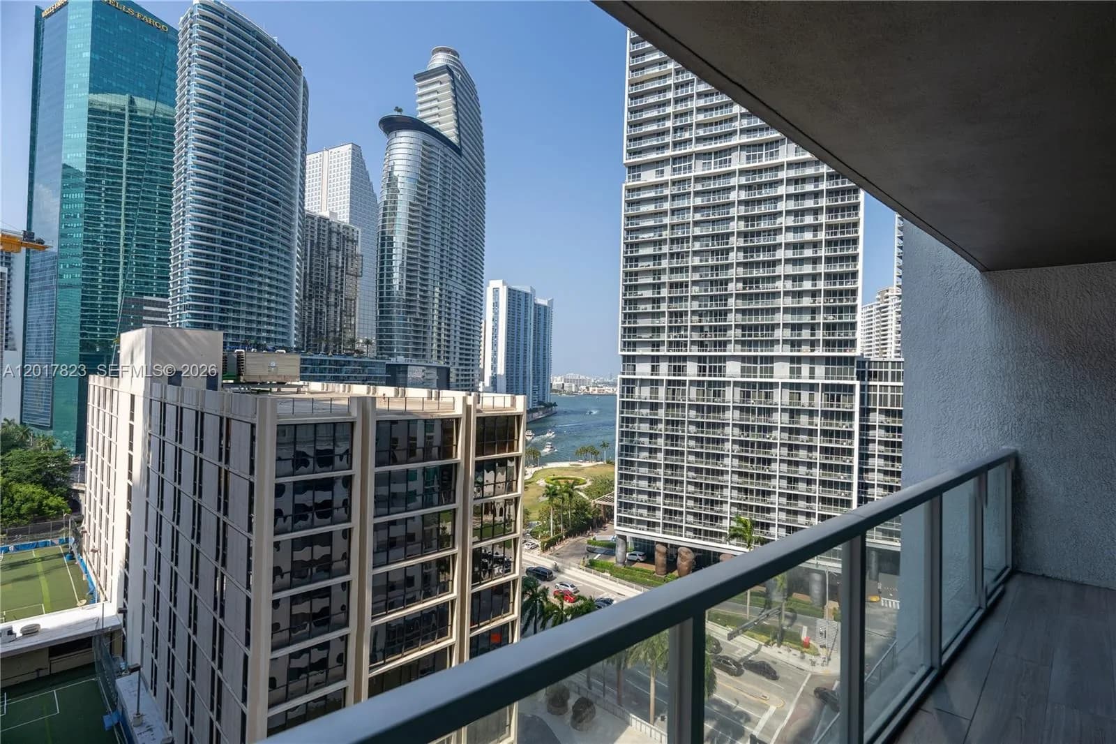 2 bedroom 2 bath for sale at 500 Brickell Ave # 1407, Miami FL 33131