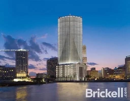 1 bedroom 1 bath for sale at 200 Biscayne Boulevard Way # 3110, Miami FL 33131